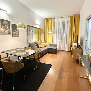Cozy , Milan Italie
