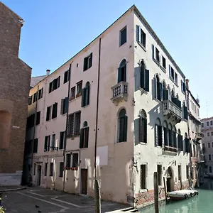 Ca' Foscolo Apart-hotel